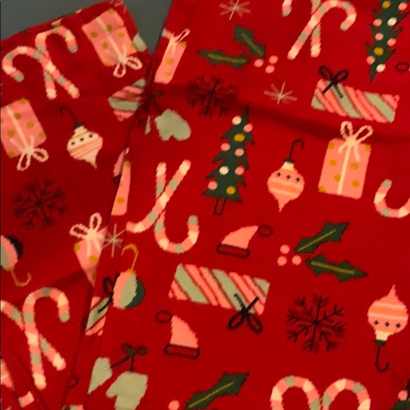 🎄🎄Old navy Christmas pjs - Picture 2 of 3